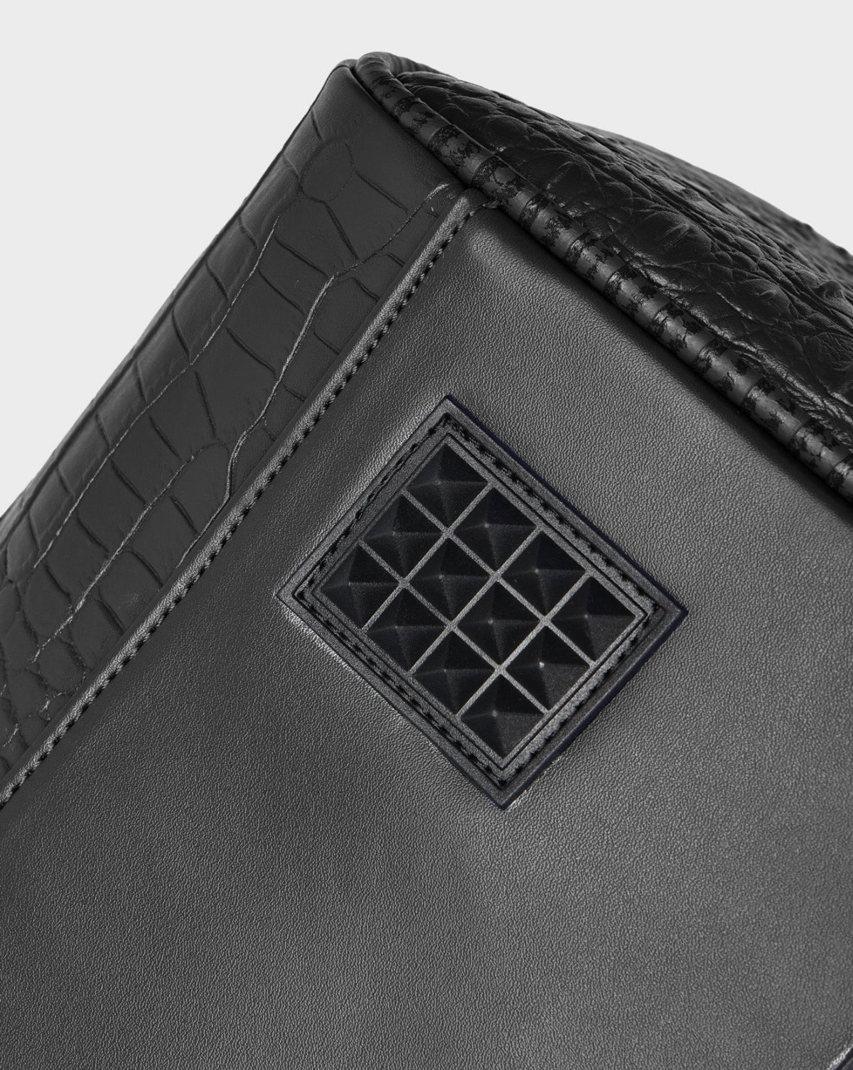TOTE&CARRY Luxury Travel Bags